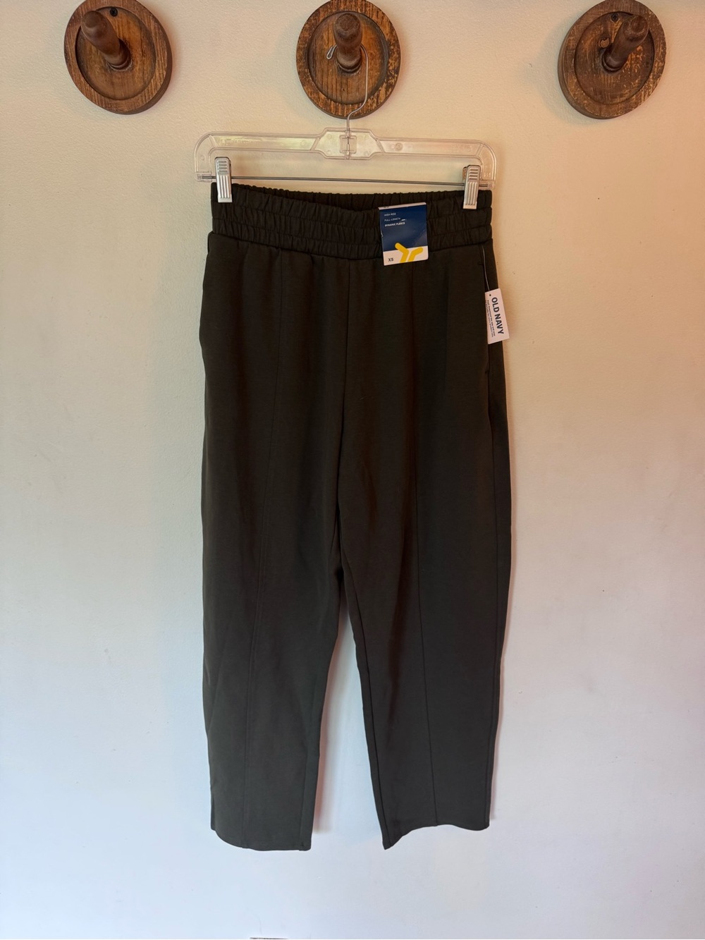 Old Navy High rise dynamic fleece Dark Olive Green pants size XS NEW!